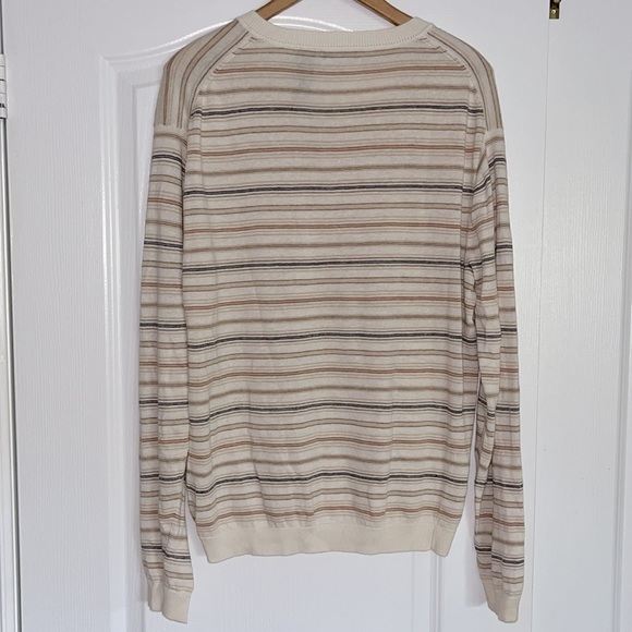 Claiborne lightweight sweater. - Picture 6 of 6